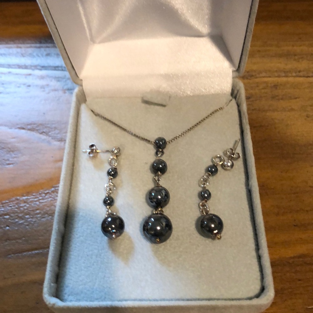 Necklace and earrings set
